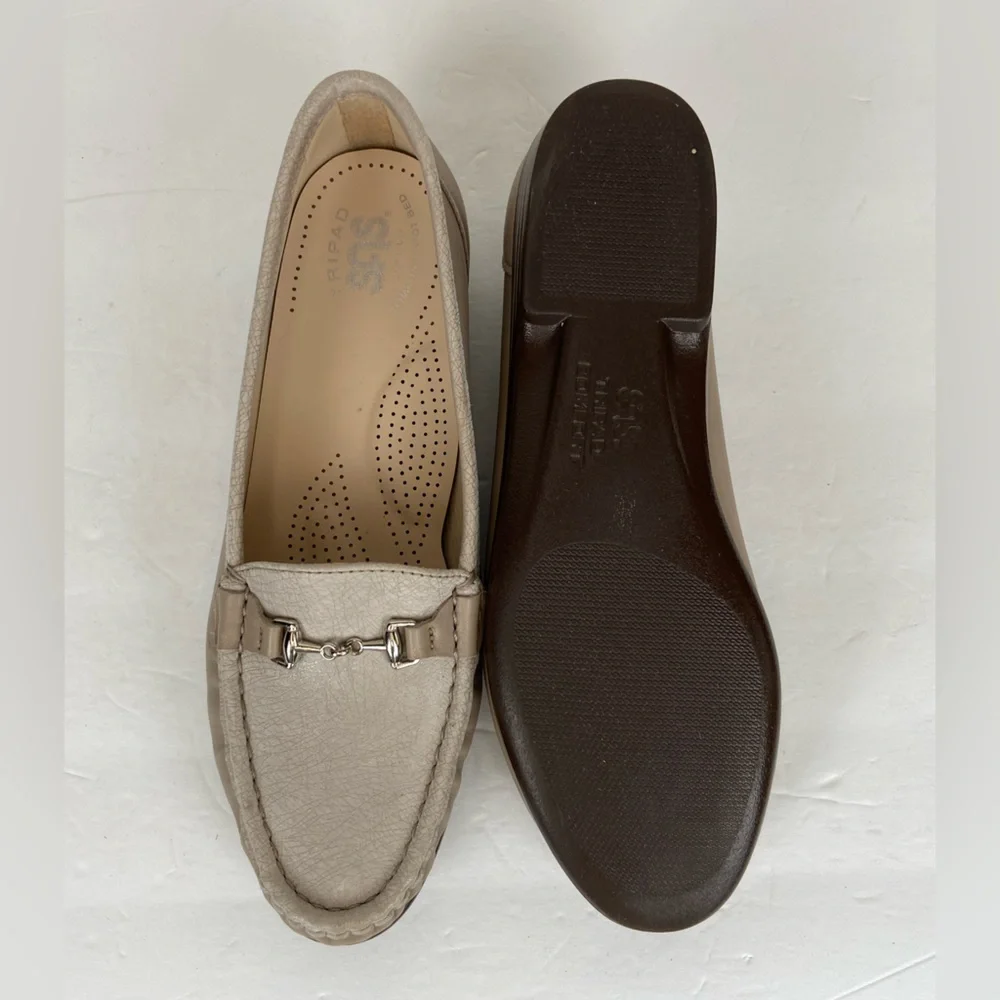 SAS Metro Leather Loafers Size 8 M Beige Leather Tripad Comfort Preppy Flats